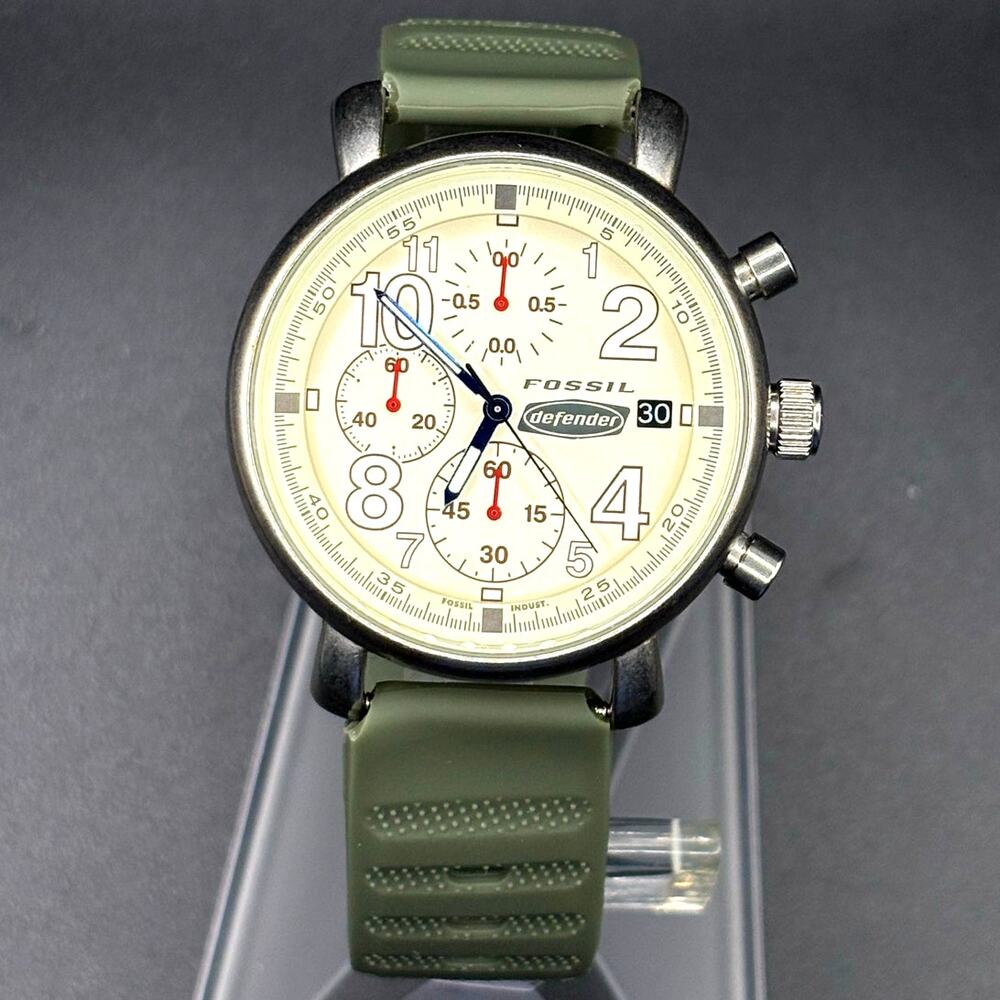Fossil Defender DE-1501 Vintage Chronograph Quartz Watch 330FT Cream Dial 40mm